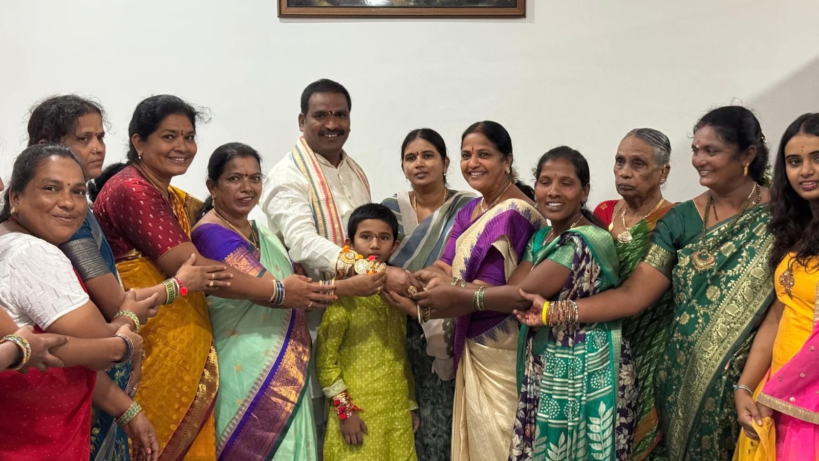 బీర్ల ఐలయ్య  నివాసంలో ఘనంగా రాఖీల పండుగ వేడుకలు.