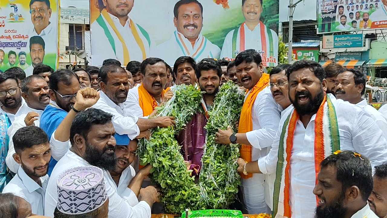 ఘనంగా వొడితల ప్రణవ్ జన్మదిన వేడుకలు… ఘనంగా వొడితల ప్రణవ్ జన్మదిన వేడుకలు…