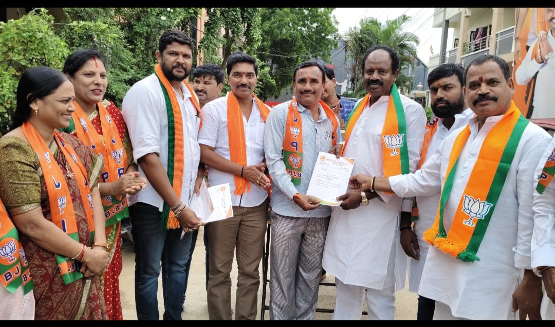 కొత్తపేట డివిజన్ ఉపాధ్యక్షునిగా ర్యాక శ్రీనివాస్ కొత్తపేట డివిజన్ ఉపాధ్యక్షునిగా ర్యాక శ్రీనివాస్