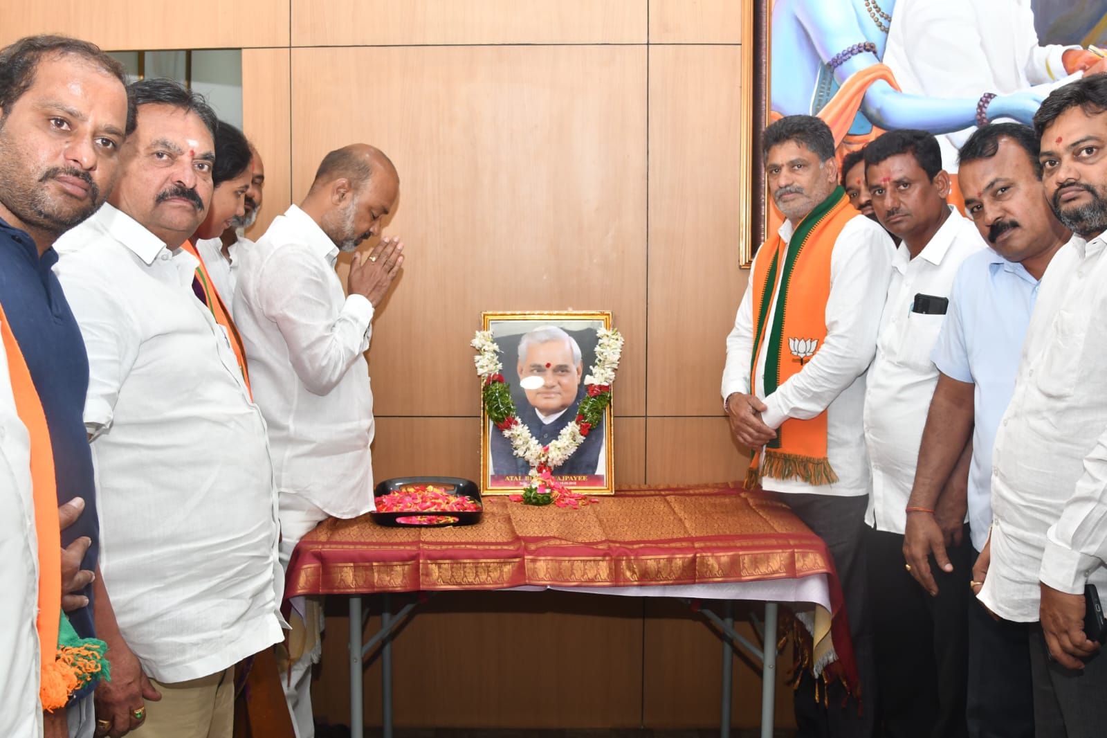 ఘనంగా మాజీ ప్రధాని వర్ధంతి వేడుకలు… పాల్గొన్న కేంద్ర మంత్రి బండి సంజయ్