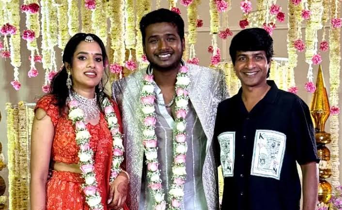 హరిణ్యా రెడ్డితో.. రాహుల్ సిప్లిగంజ్ నిశ్చితార్థం! షాక్లో ఫ్యాన్స్ హరిణ్యా రెడ్డితో.. రాహుల్ సిప్లిగంజ్ నిశ్చితార్థం! షాక్లో ఫ్యాన్స్