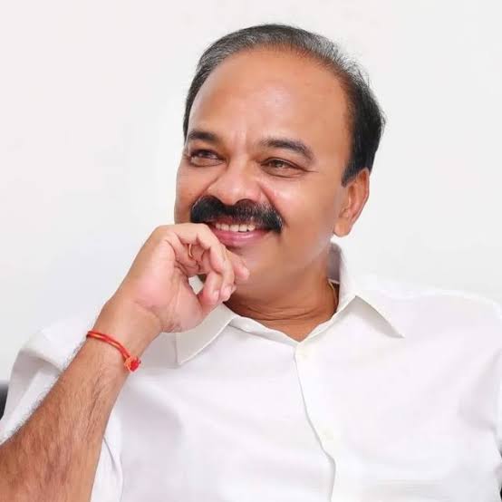 రంజిత్ రెడ్డి ఇంట్లో ఐటీ అధికారులు సోదాలు