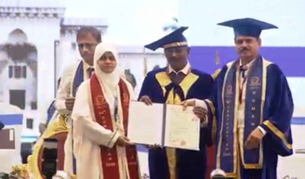 డాక్టరేట్ పట్టా సాధించిన అయేషా నాజ్