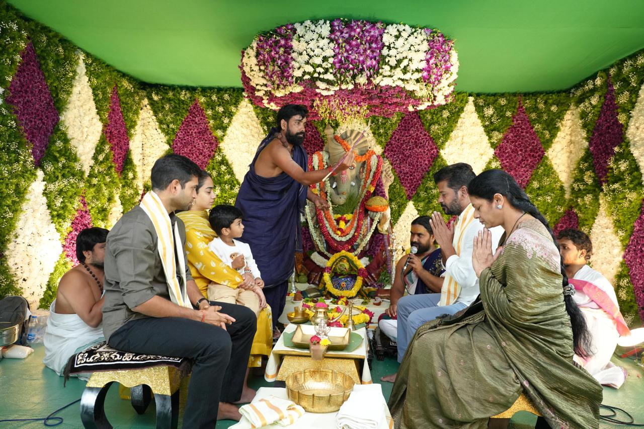 గణపతికి ప్రత్యేక  పూజలు  చేసిన ముఖ్యమంత్రి రేవంత్ రెడ్డి
