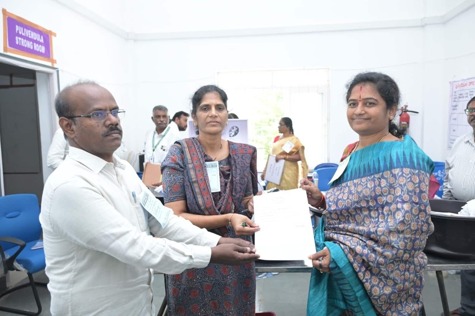 పులివెందులలో టీడీపీ ఘన విజయం…సంబరాలు చేసుకున్న టీడీపీ శ్రేణులు