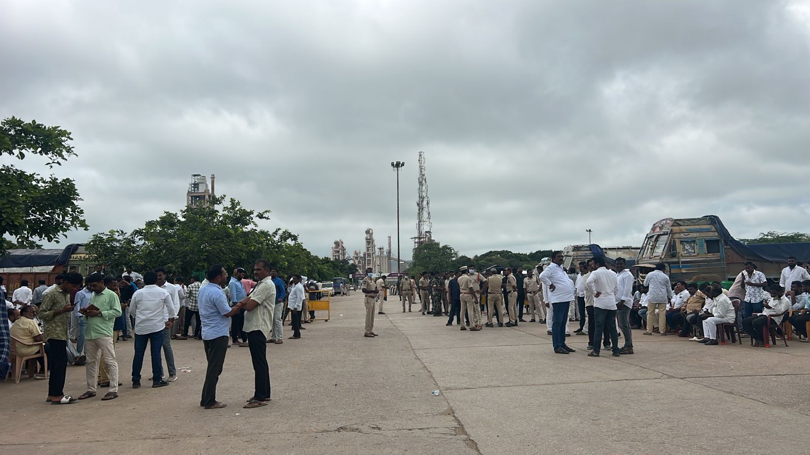 కార్మిక సంఘం ఎన్నికల్లో మంచిర్యాల కాంగ్రెస్ నాయకులు విస్తృత ప్రచారం కార్మిక సంఘం ఎన్నికల్లో మంచిర్యాల కాంగ్రెస్ నాయకులు విస్తృత ప్రచారం