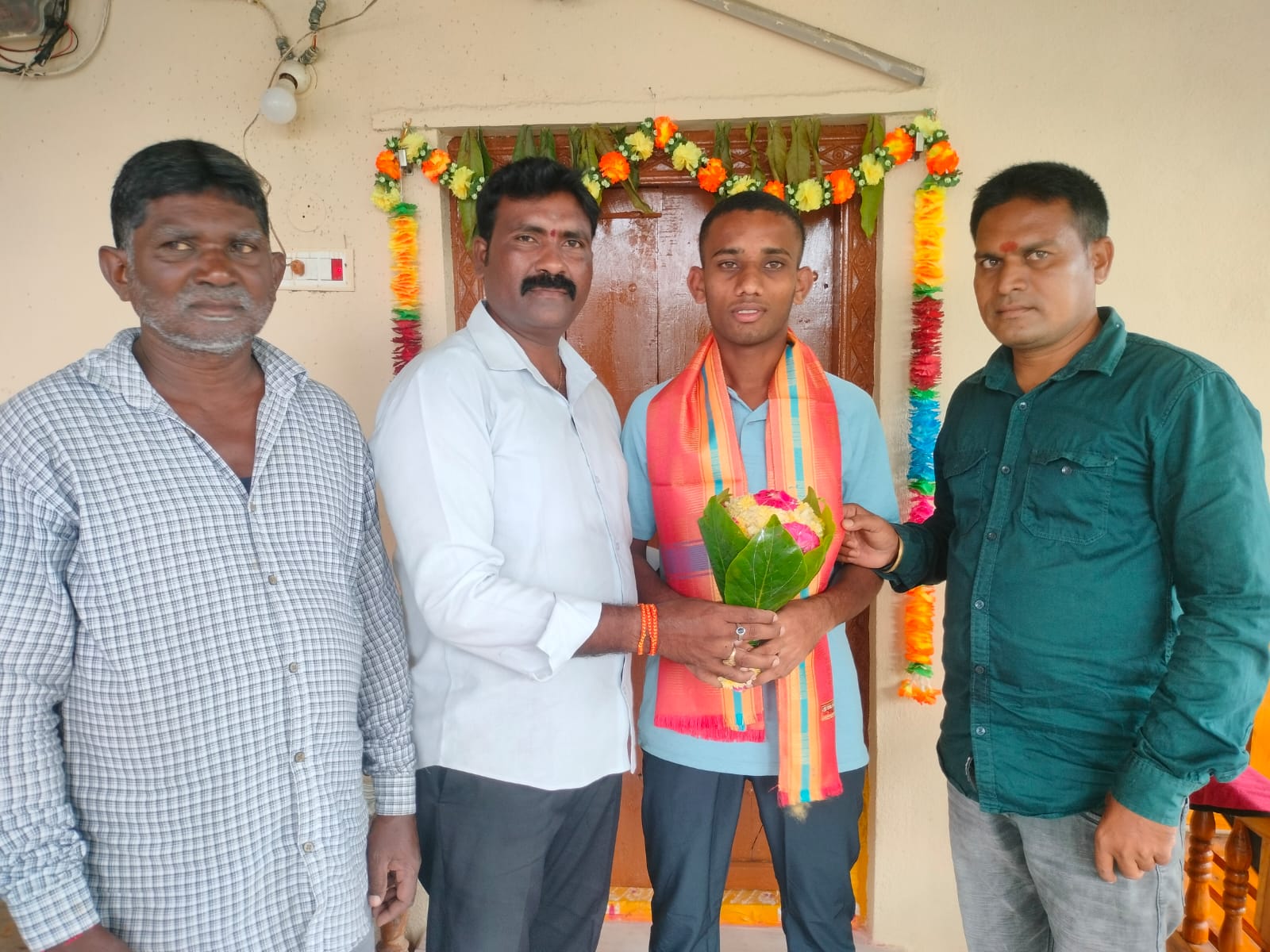 అభినవ్ కు అభినందుల వెల్లువ… అభినవ్ కు అభినందుల వెల్లువ…