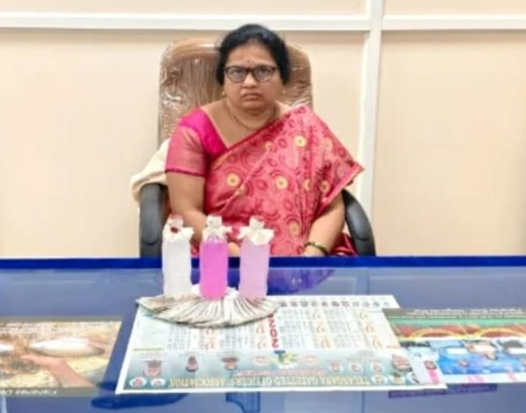 కలెక్టరేట్‎లోనే లంచం తీసుకుంటూ రెడ్ హ్యాండెడ్ గా ఏసీబీకి చిక్కిన  అధికారిణి