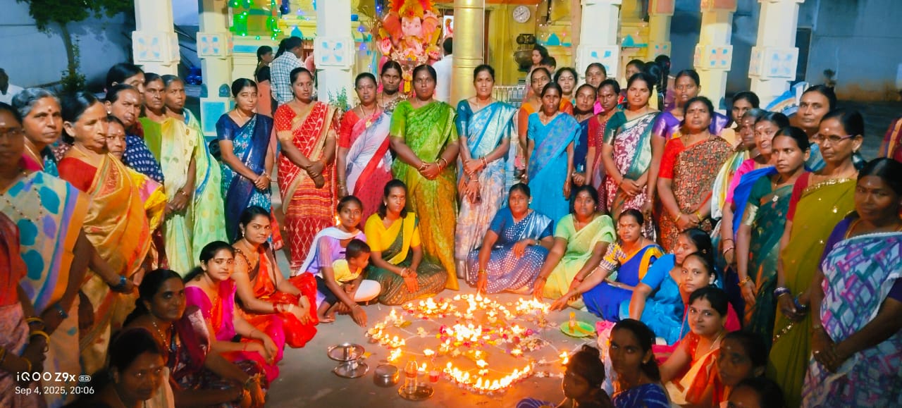 వినాయక నవరాత్రి ఉత్సవాల లో గణపతికి.. దీపారాధన