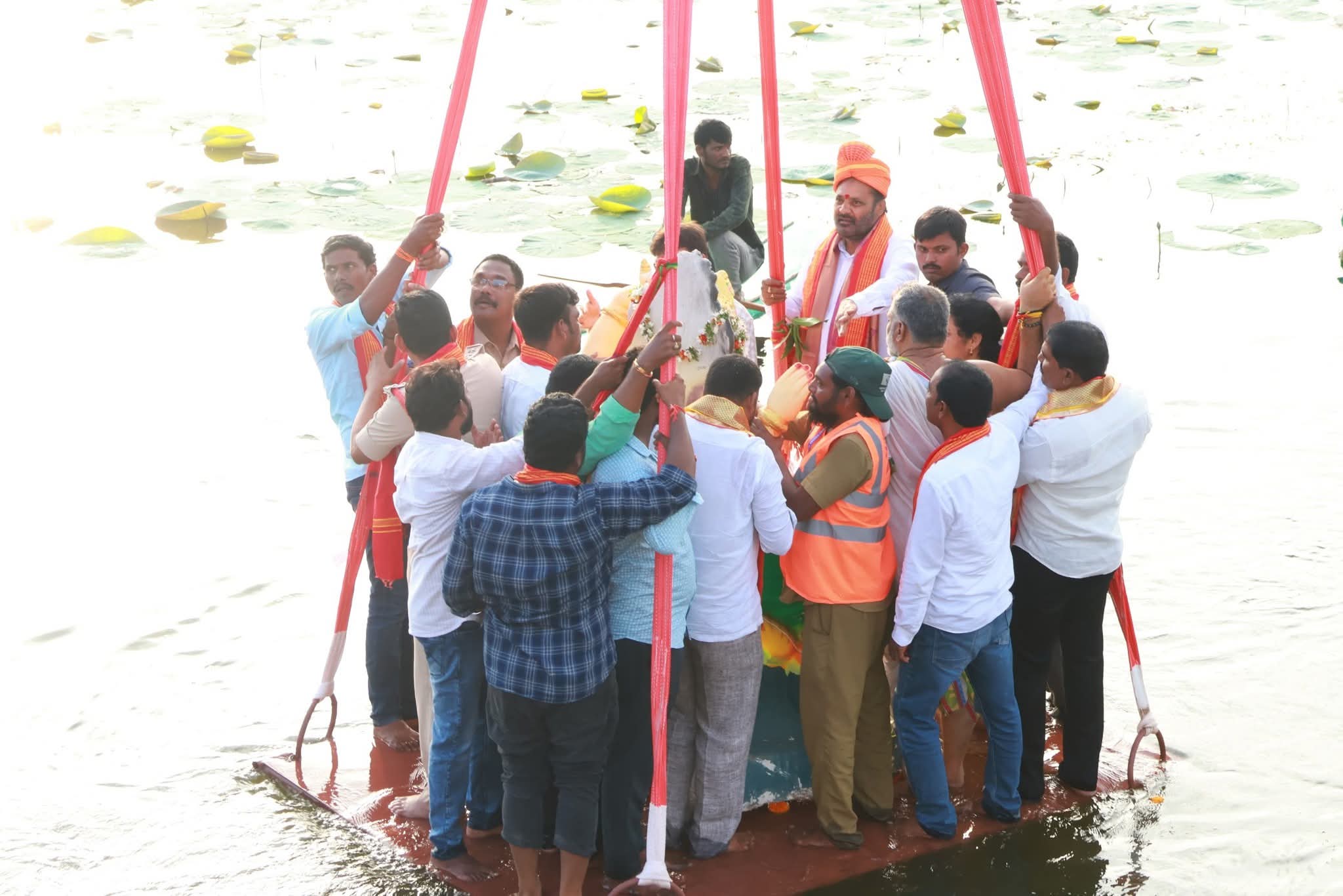 ప్రజలందరూ ఆ విగ్నేశ్వరుని ఆశీస్సులతో సుభిక్షంగా ఉండాలి