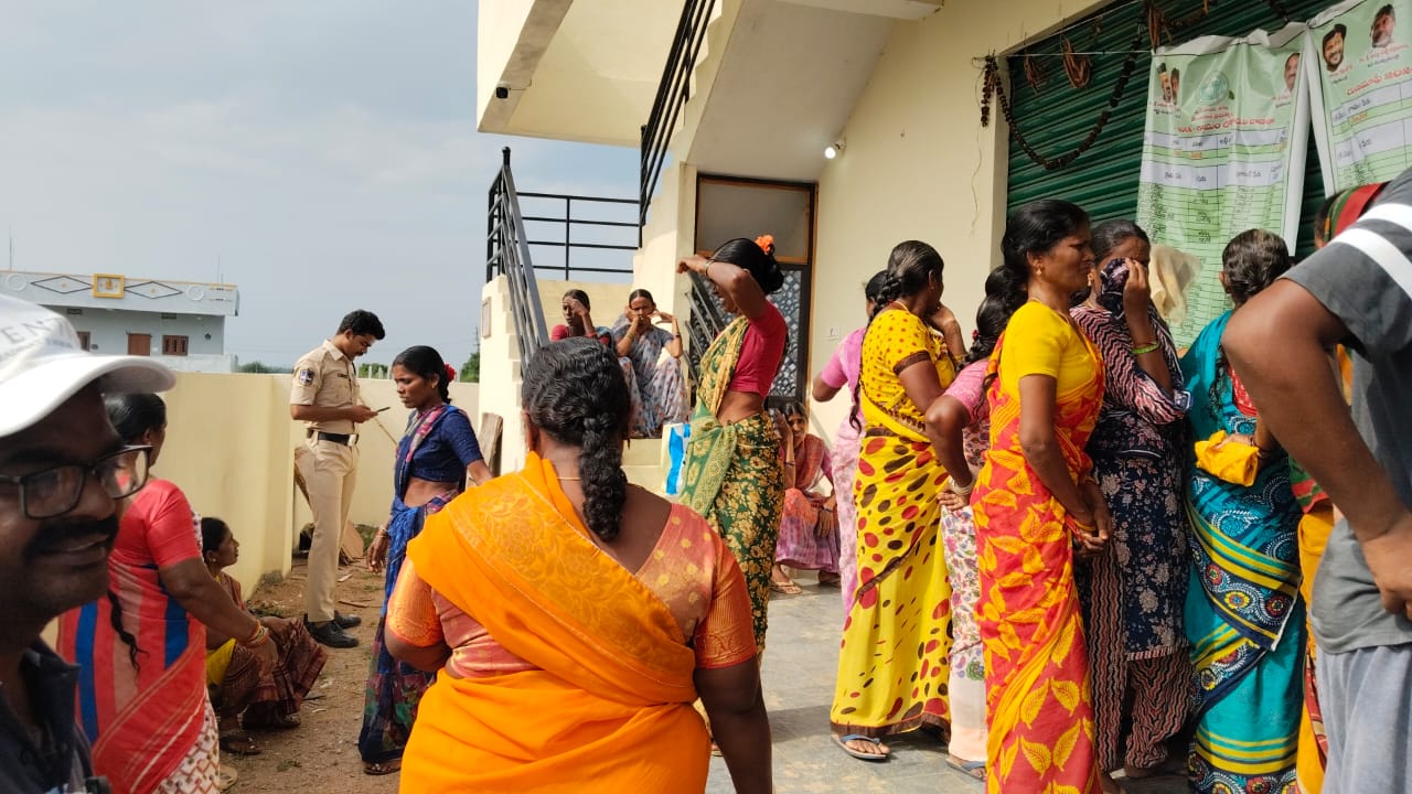 అన్నదాతకు తప్పని యూరియా కష్టాలు  …