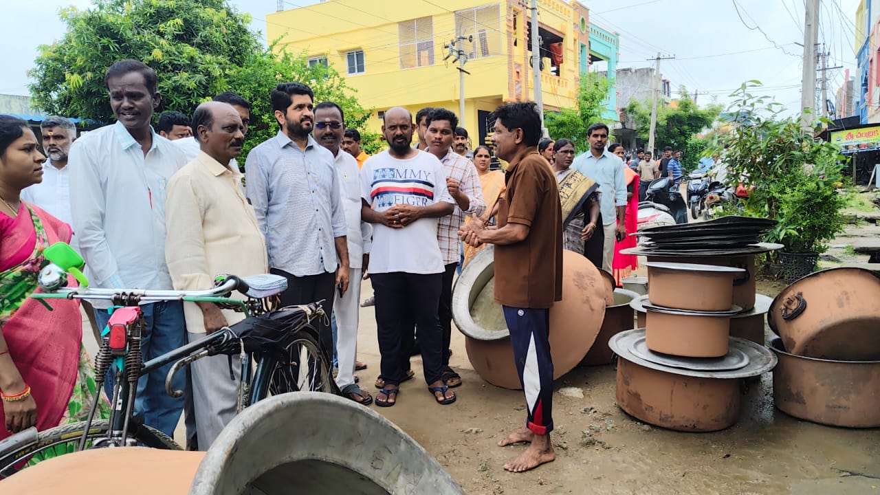 హుజూరాబాద్ లో వర్షం బీభత్సం .ప్రభుత్వ పరంగా ఆదుకుంటాం… ప్రణవ్