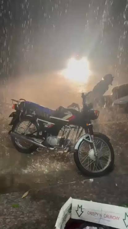 హుజురాబాద్ లో క్లౌడ్ బరెస్ట్…గంటలో 20 సెంటీమీటర్ల వర్షం హుజురాబాద్ లో క్లౌడ్ బరెస్ట్…గంటలో 20 సెంటీమీటర్ల వర్షం