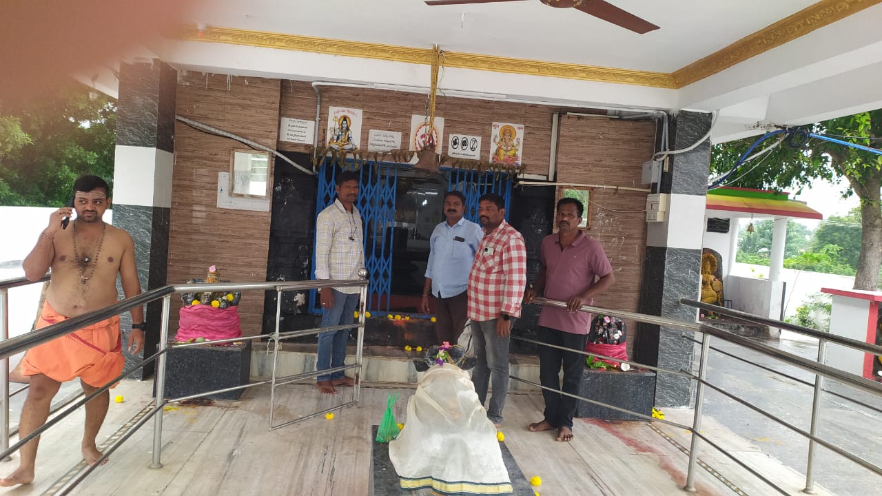 నంది మేడారం శివాలయంలో హుండీ దొంగతనం