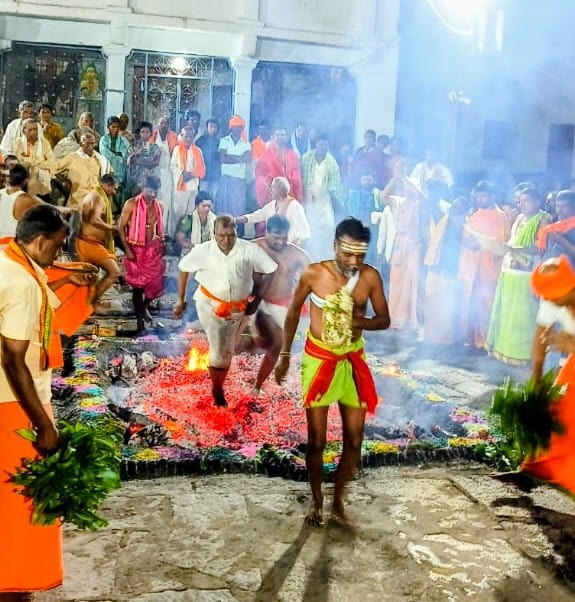 మన్యంకొండలో వైభవంగా అగ్నిగుండం