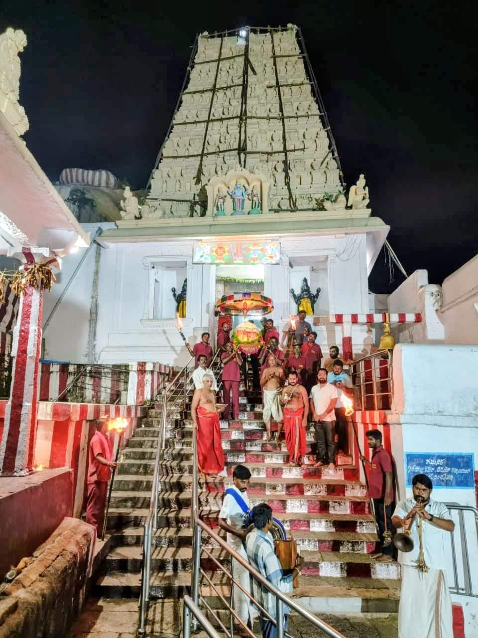 మన్యంకొండలో వైభవంగా వెంకటేశ్వర స్వామి తిరుచ్చి సేవ