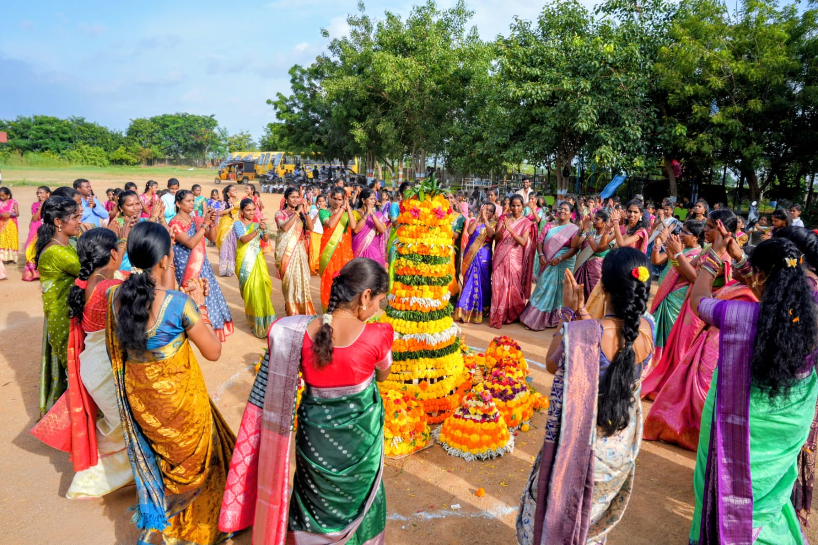 తపోవన్ పాఠశాలలో ఘనంగా బతుకమ్మ సంబరాలు….