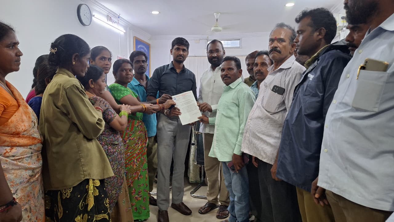 ఇఎస్ఐ,పీఎఫ్ డబ్బులు వెంటనే తమ ఖాతాల్లో జామచేయాలి ఇఎస్ఐ,పీఎఫ్ డబ్బులు వెంటనే తమ ఖాతాల్లో జామచేయాలి