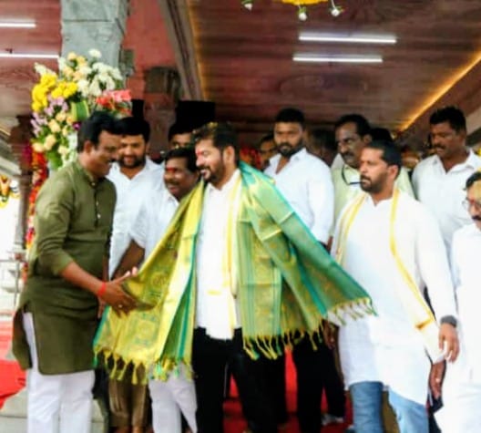 ముఖ్యమంత్రి కి దసరా శుభాకాంక్షలు తెలిపిన దేవరకద్ర ఎమ్మెల్యే జిఎంఆర్ ముఖ్యమంత్రి కి దసరా శుభాకాంక్షలు తెలిపిన దేవరకద్ర ఎమ్మెల్యే జిఎంఆర్