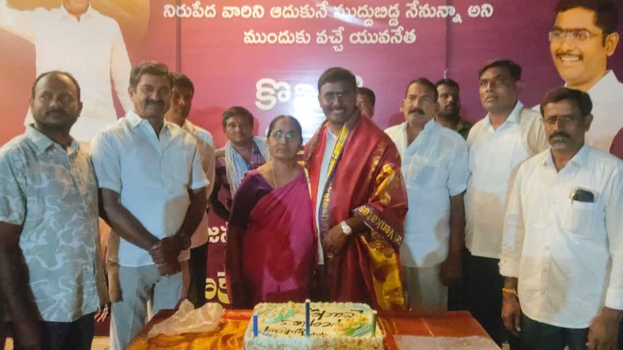 ఘనంగా కొమ్మిడి రాకేష్ రెడ్డి జన్మదిన వేడుకలు ఘనంగా కొమ్మిడి రాకేష్ రెడ్డి జన్మదిన వేడుకలు