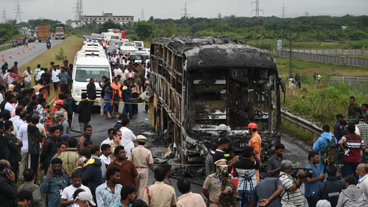 బస్సు దగ్ధం.. వి కావేరి ట్రావెల్స్ సంచలన నిర్ణయం