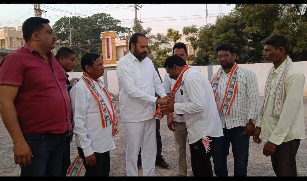 కాంగ్రెస్ పార్టీలో చేరికలు.. కాంగ్రెస్ పార్టీలో చేరికలు..