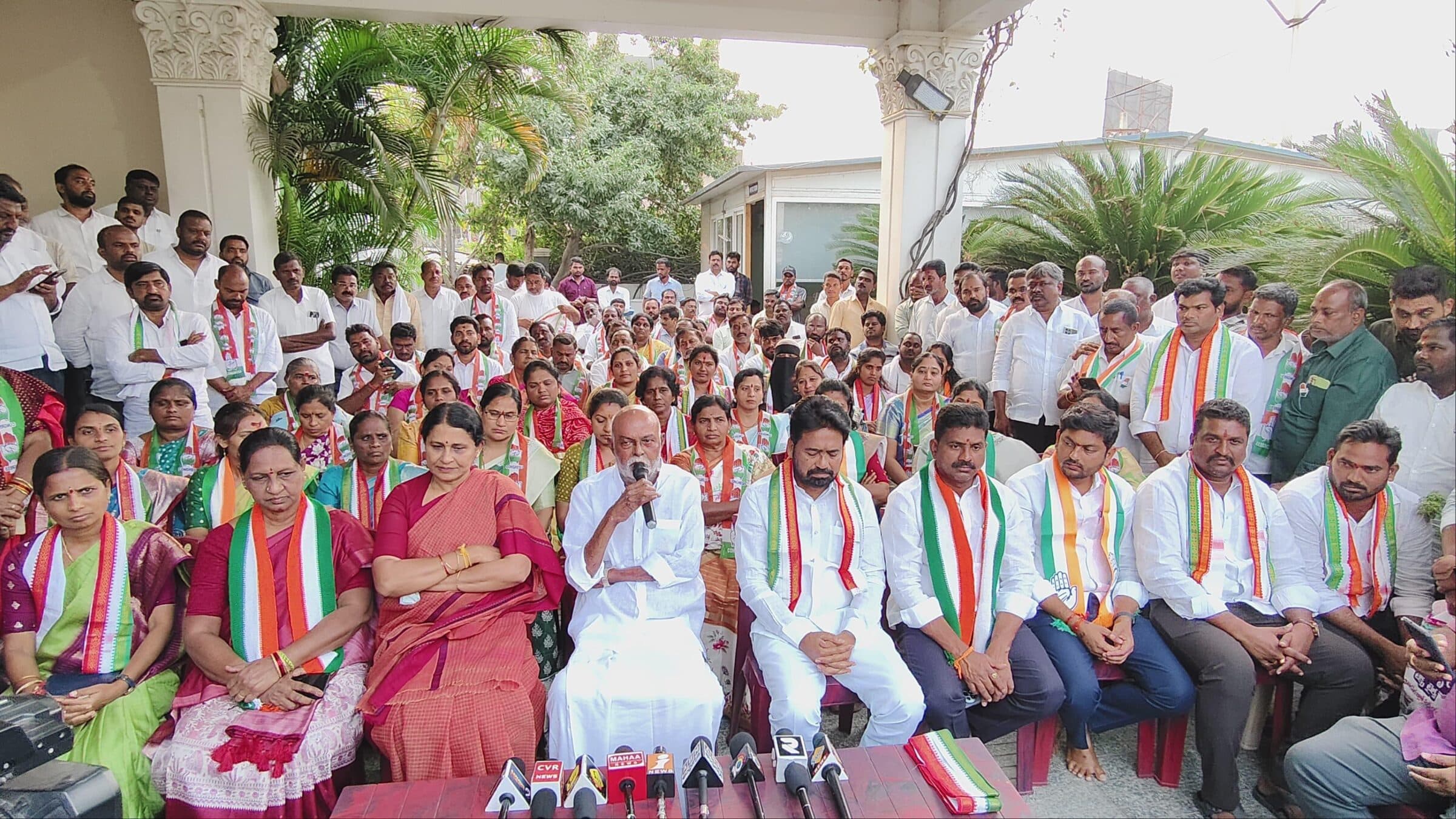 కార్పొరేషన్ లో కాంగ్రెస్ అభ్యర్థుల జాబితాను విడుదల చేసిన ఎమ్మెల్యే కొక్కిరాల ప్రేమ్ సాగర్ రావు కార్పొరేషన్ లో కాంగ్రెస్ అభ్యర్థుల జాబితాను విడుదల చేసిన ఎమ్మెల్యే కొక్కిరాల ప్రేమ్ సాగర్ రావు