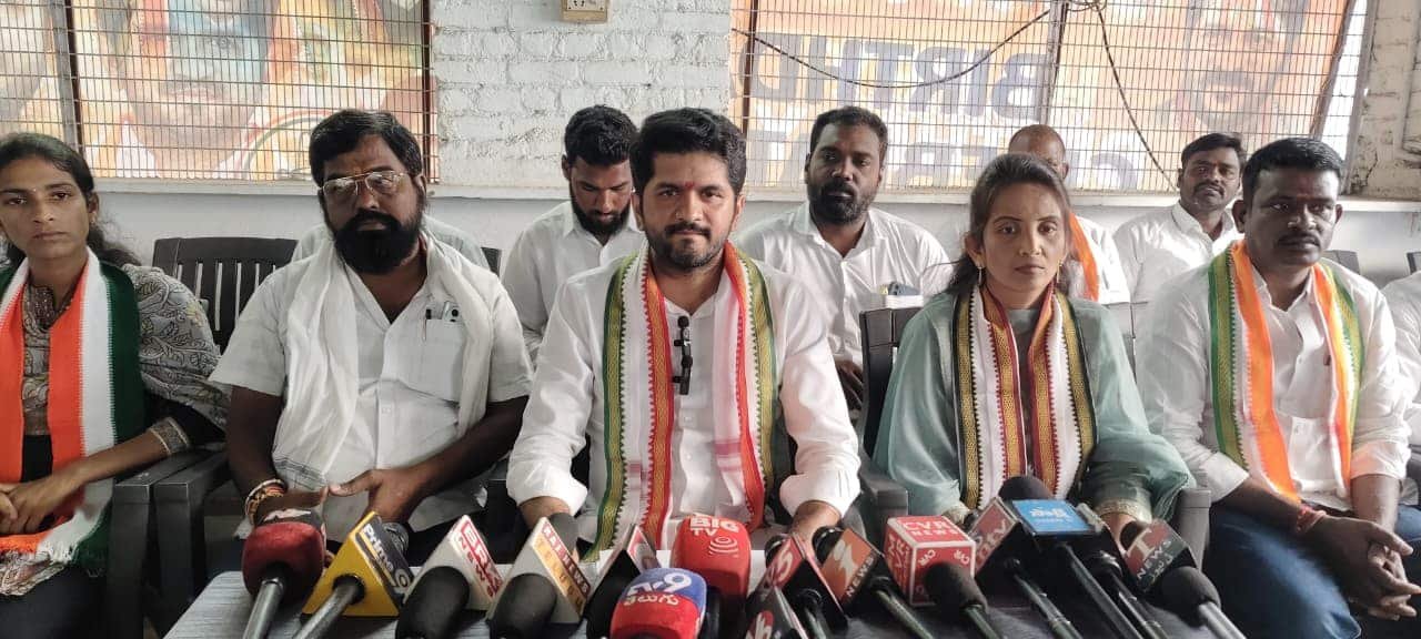 ఎమ్మెల్యే పదవికి అనర్హుడు కౌశిక్ రెడ్డి,వెంటనే భర్తరఫ్ చేయాలి..ఇంచార్జి వొడితల ప్రణవ్