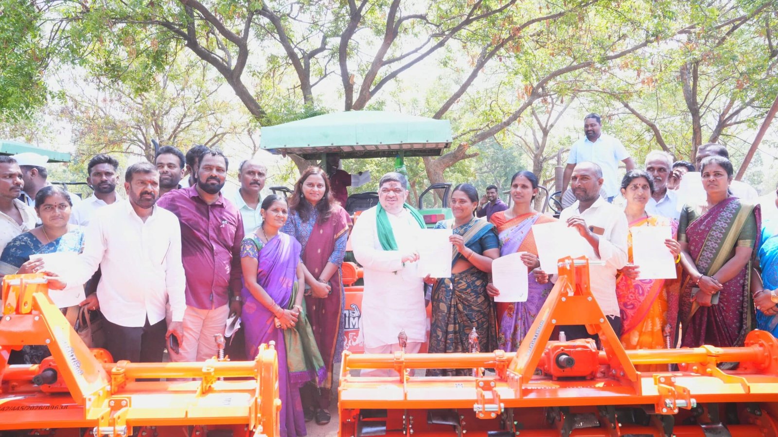 ఐదు ఎకరాలపైన భూమి ఉన్న  రైతులు  ఆయిల్ ఫాం సాగు చేయాలి