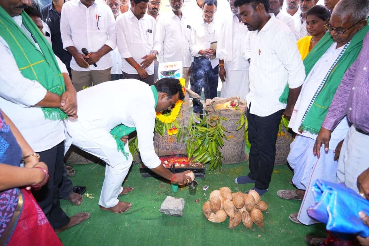 వరి కొనుగోలు కేంద్రాలను రైతులు సద్వినియోగం చేసుకోవాలి  -దేవరకద్ర ఎమ్మెల్యే మధుసూదన్ రెడ్డి